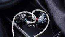 Cargar imagen en el visor de la galería, FiiO FA9 editorial 1
