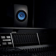 Load image into Gallery viewer, KEF LS 50 Wireless editorial 2
