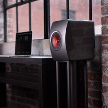 Load image into Gallery viewer, KEF LS 50 Wireless editorial 4
