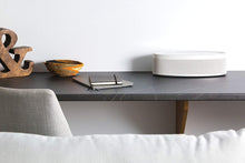 Load image into Gallery viewer, Yamaha MusicCast 50 frontal blanco editorial
