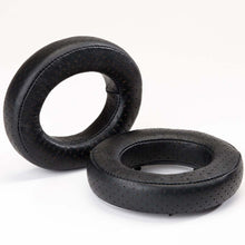 Load image into Gallery viewer, Dekoni Audio Elite Fenestrated Sheepskin Focal - Reacondicionado
