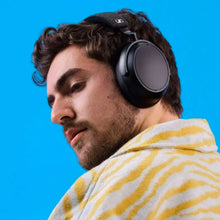 Load image into Gallery viewer, Sennheiser Momentum 4 Wireless editorial
