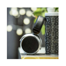 Load image into Gallery viewer, Hifiman HE400se editorial 1

