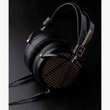 Load image into Gallery viewer, Audeze LCD-4Z editorial
