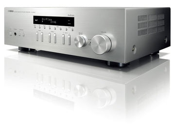 Yamaha RN-303D perfil